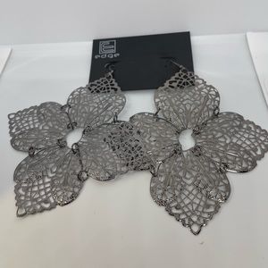 Super cute flower earrings